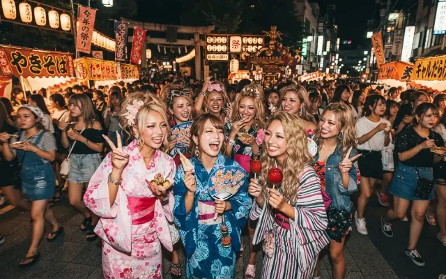 【衝撃映像】普通の夏祭りにギャルが大量発生した驚きの光景がこちらのサムネイル