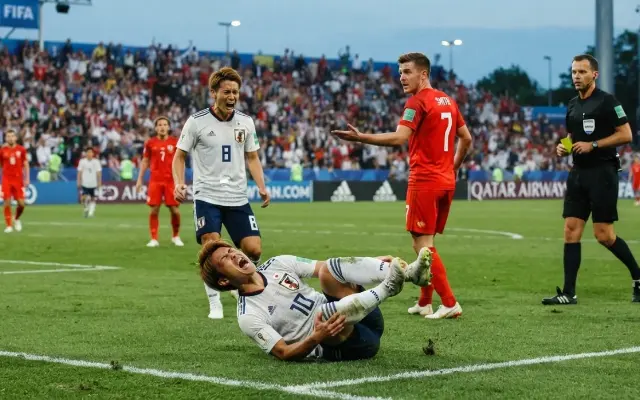 【大論争】サッカーの「すぐ転ぶ＆大げさに痛がる」文化、未経験者にはマジで理解できない説のサムネイル