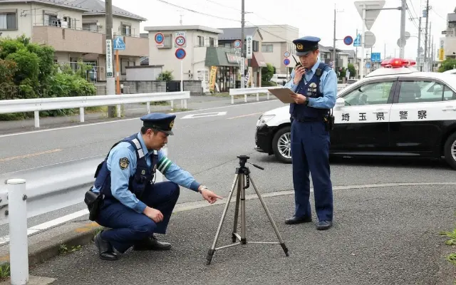 【前代未聞】取り締まり中のオービスを丸ごと盗んだ男が逮捕。警察のガバガバ監視と「光ったから確認に戻った」という謎供述がカオスすぎる件のサムネイル