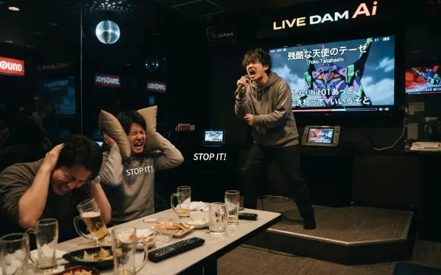 【大事故】「歌が下手な人」がノリで歌うと人生が終わるカラオケNG曲のサムネイル