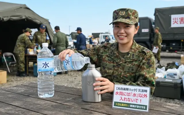 【ライフハック】災害時の水筒は「これ一択」！3日間も腐らせない超簡単な裏ワザのサムネイル