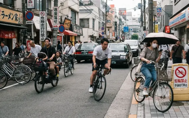 【恐怖】「ぶつかりそうになった…」誰もが一度は経験している“自転車の無法運転”がヤバすぎるのサムネイル